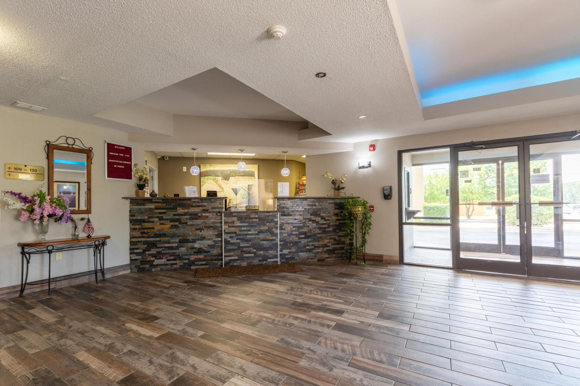 Baymont By Wyndham Creedmoor Hotel Exterior foto